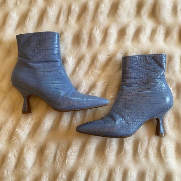 Stuart Weitzman Light Blue Snakeskin Embossed Leather Point Toe Heeled Booties - Picture 3 of 11